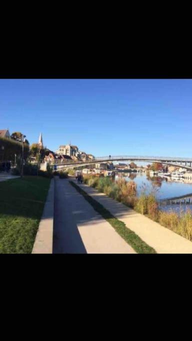 Bel Appart Au Bord De L'Eau Proche Gare Avec Wifi Auxerre Exterior foto